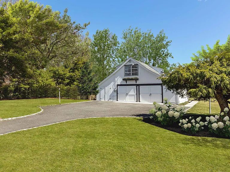 22 Aspatuck Rd — Photo 4