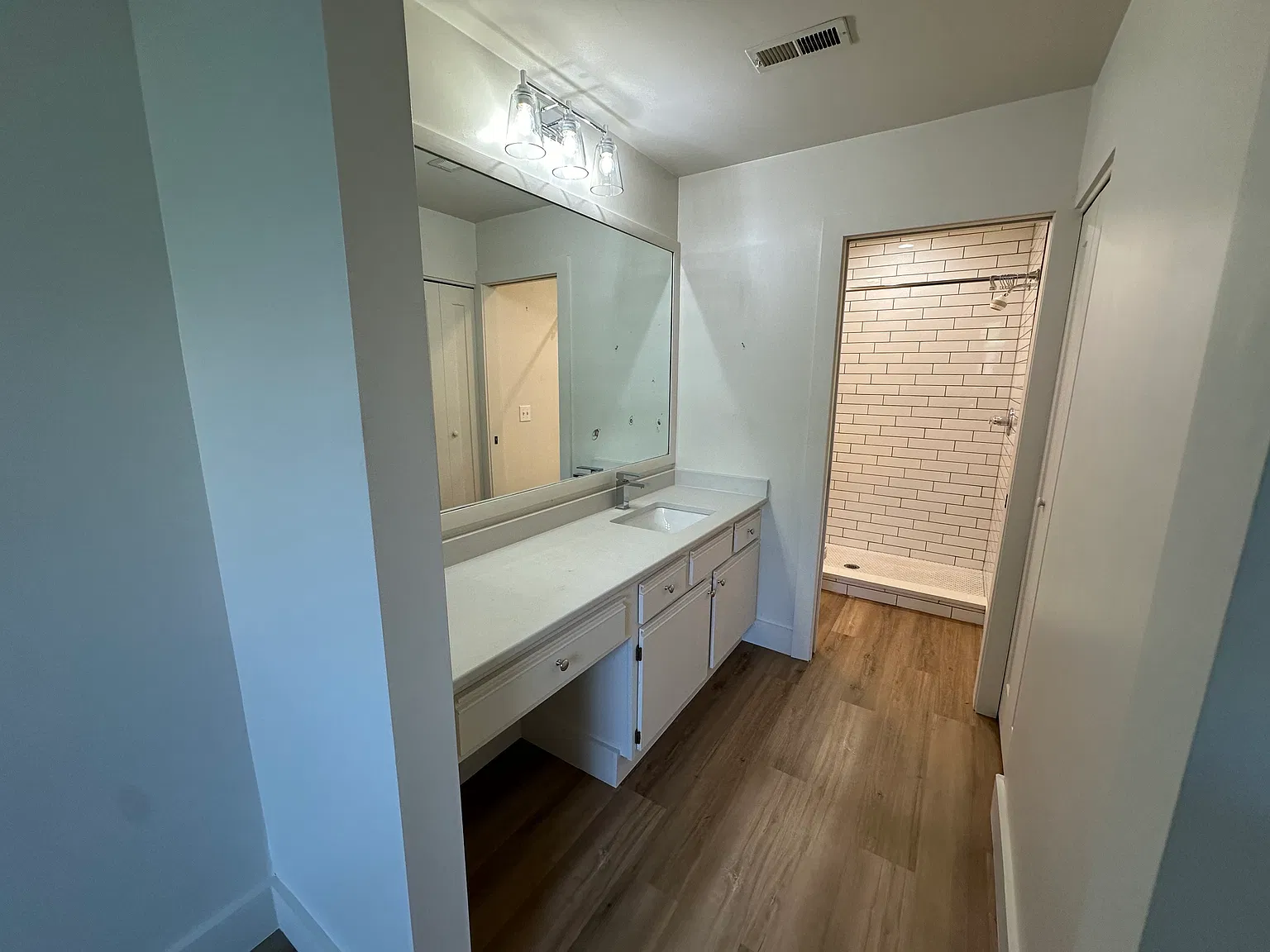 2 bed, 1894 sqft, $2,300 — Photo 4