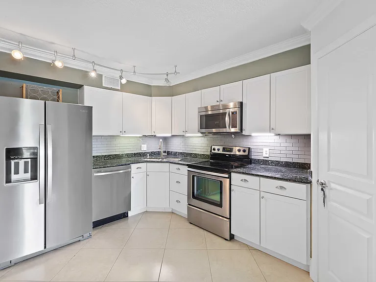 3020 Florida Blvd #202-C — Photo 5