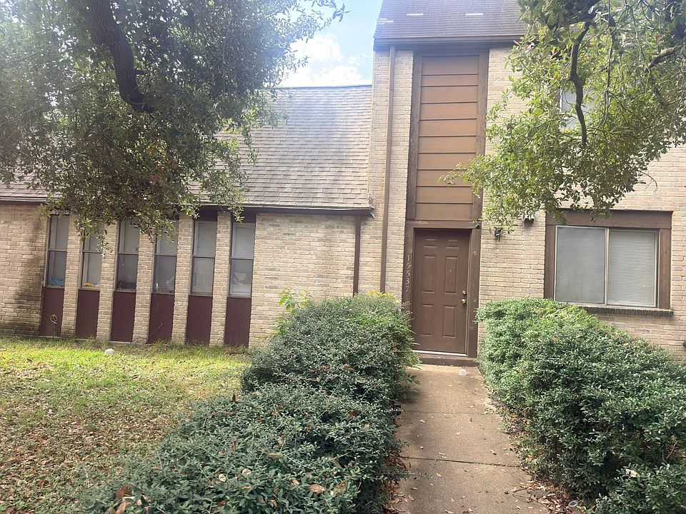 1st image of 15537 Weldon Dr