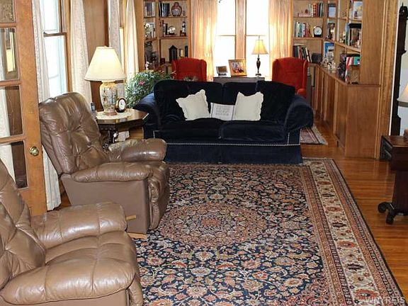 5th image of 818 Cayuga Dr