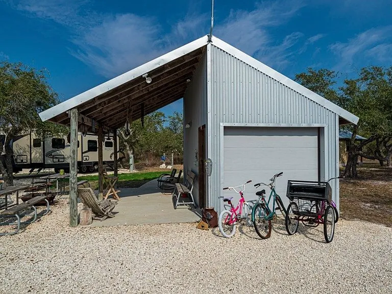 922 Mack Rd — Photo 14