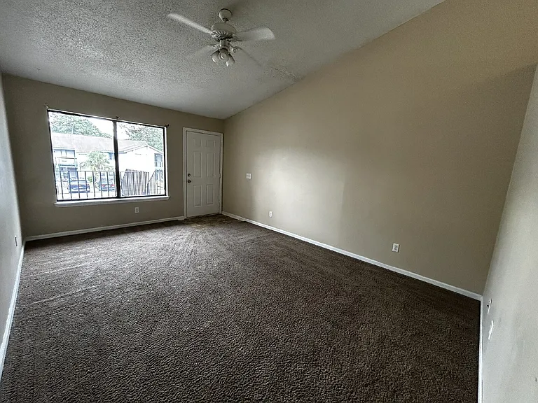 910 Brett Dr #16 — Photo 2