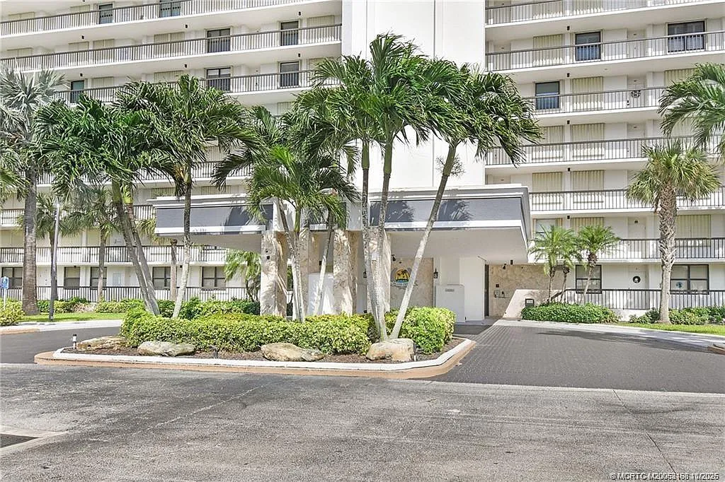 2 bed, 2.0 bath, 1023 sqft, $2,600 — Photo 3
