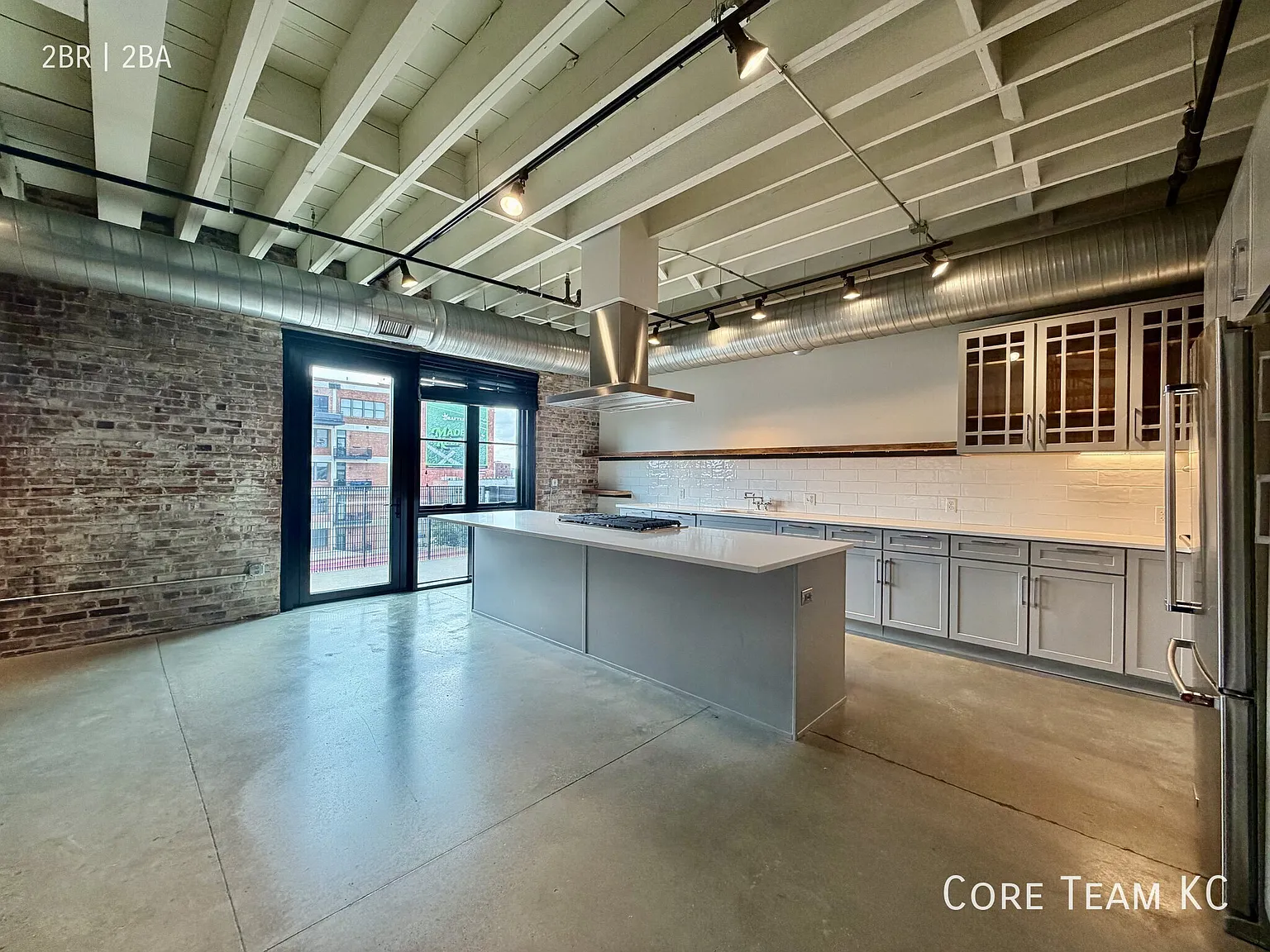 Downtown Penthouse For Rent with Private Rooftop Patio — Photo 2