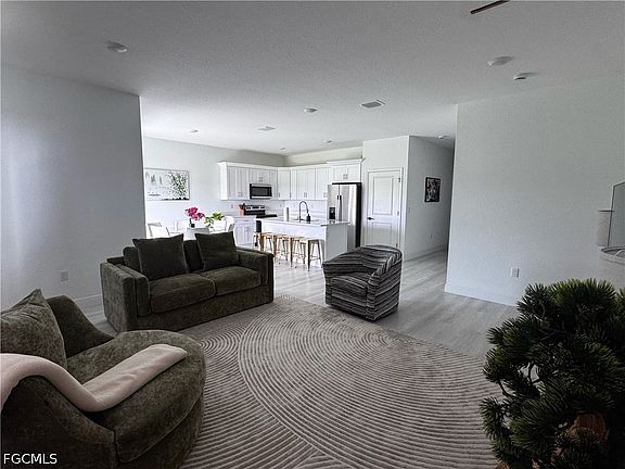 3rd image of 9015 Largo Cir