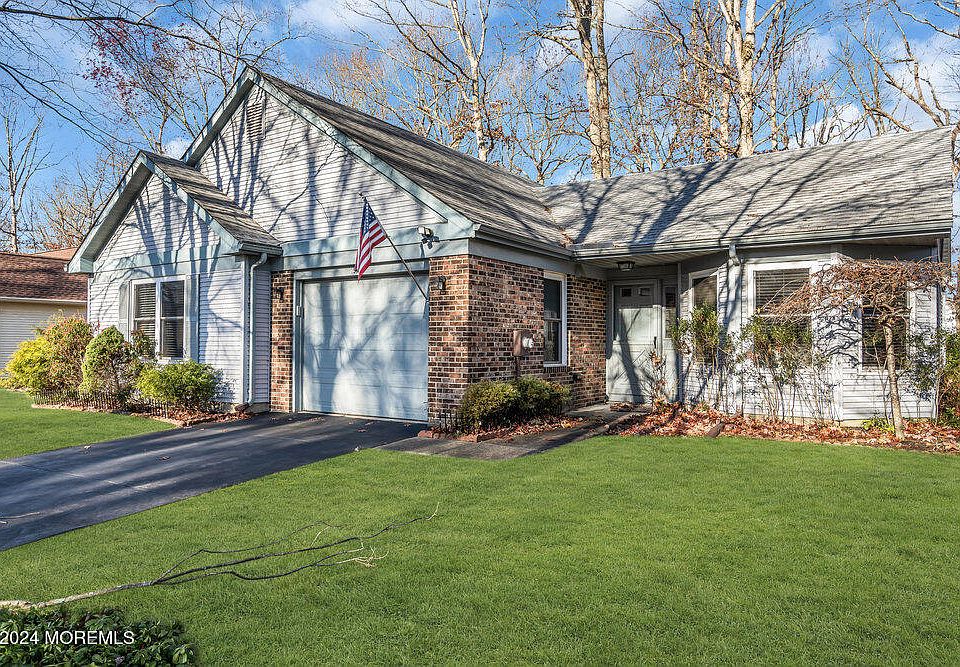 1st image of 572 Petunia Lane N