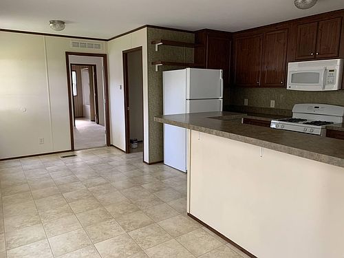 3rd image of 2073 Riverview Dr