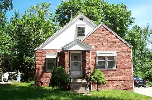 4904 Grand Ave