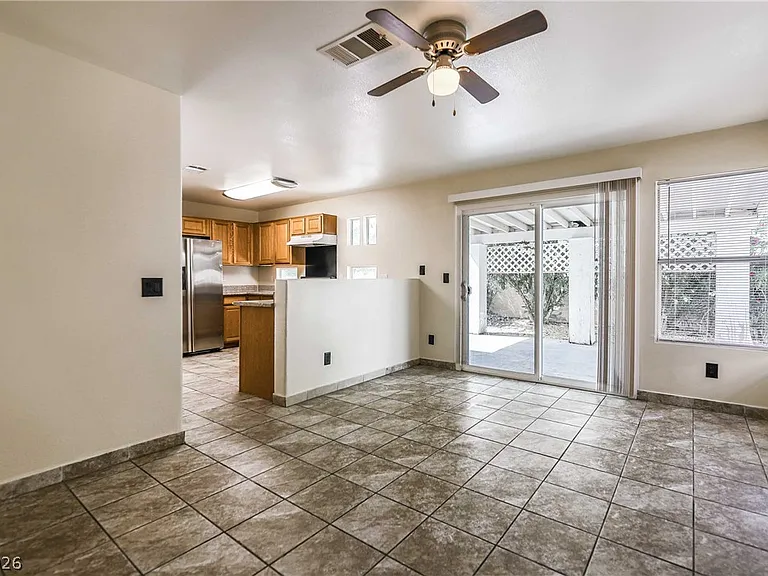 2930 Seasons Ave — Photo 5