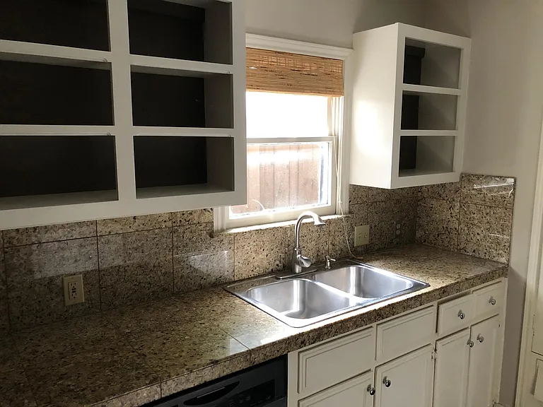 6410 Westlake Ave — Photo 11