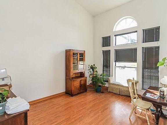 4th image of 406 Harbor Dr