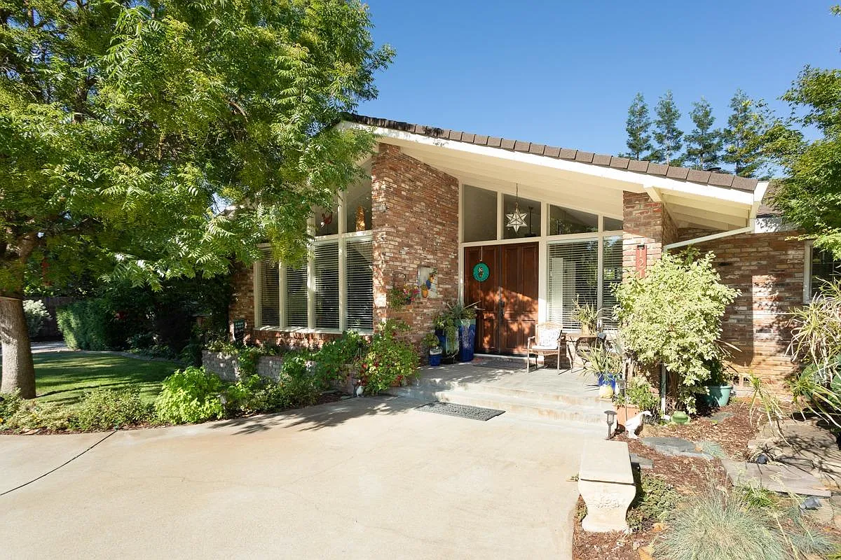 1210 Highland Ave photo 1