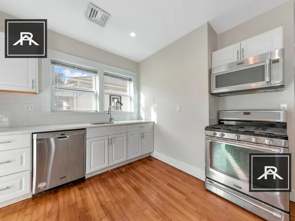 298-300 Alewife Brook Pkwy #2, Somerville, MA 02144