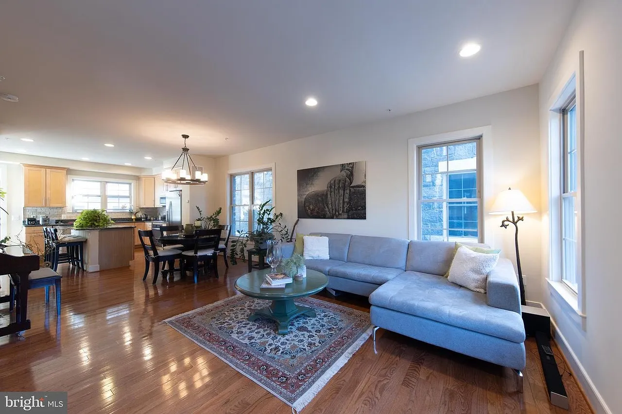 4 bed, 3.5 bath, 2160 sqft, $4,750 — Photo 3