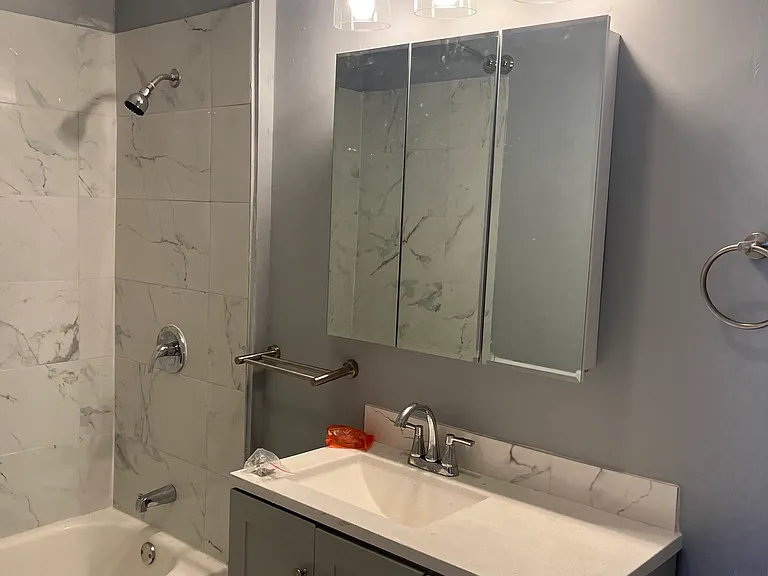 322 Lovell St #3 — Photo 6
