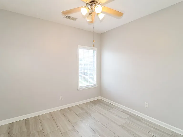 1112 Averett Ln — Photo 12