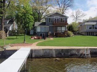 S69W17915 Muskego Dr, Muskego, WI 53150
