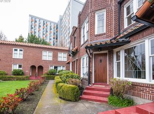 4353 NE Halsey St APT 5, Portland, OR 97213