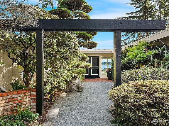 3rd image of 6555 NE Windermere Road