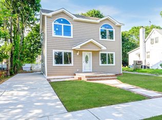 16 Beverly Rd, West Hempstead, NY 11552