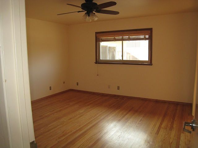 2nd image of 3145 Surrey Pl