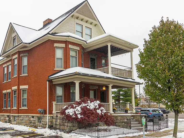 472 Academy St — Photo 1