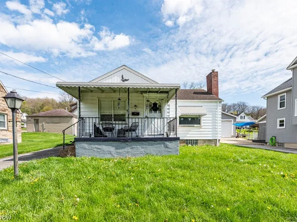 436 W Wood St, Lowellville, OH 44436