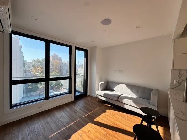 27-04 Astoria Boulevard image 2 of 15