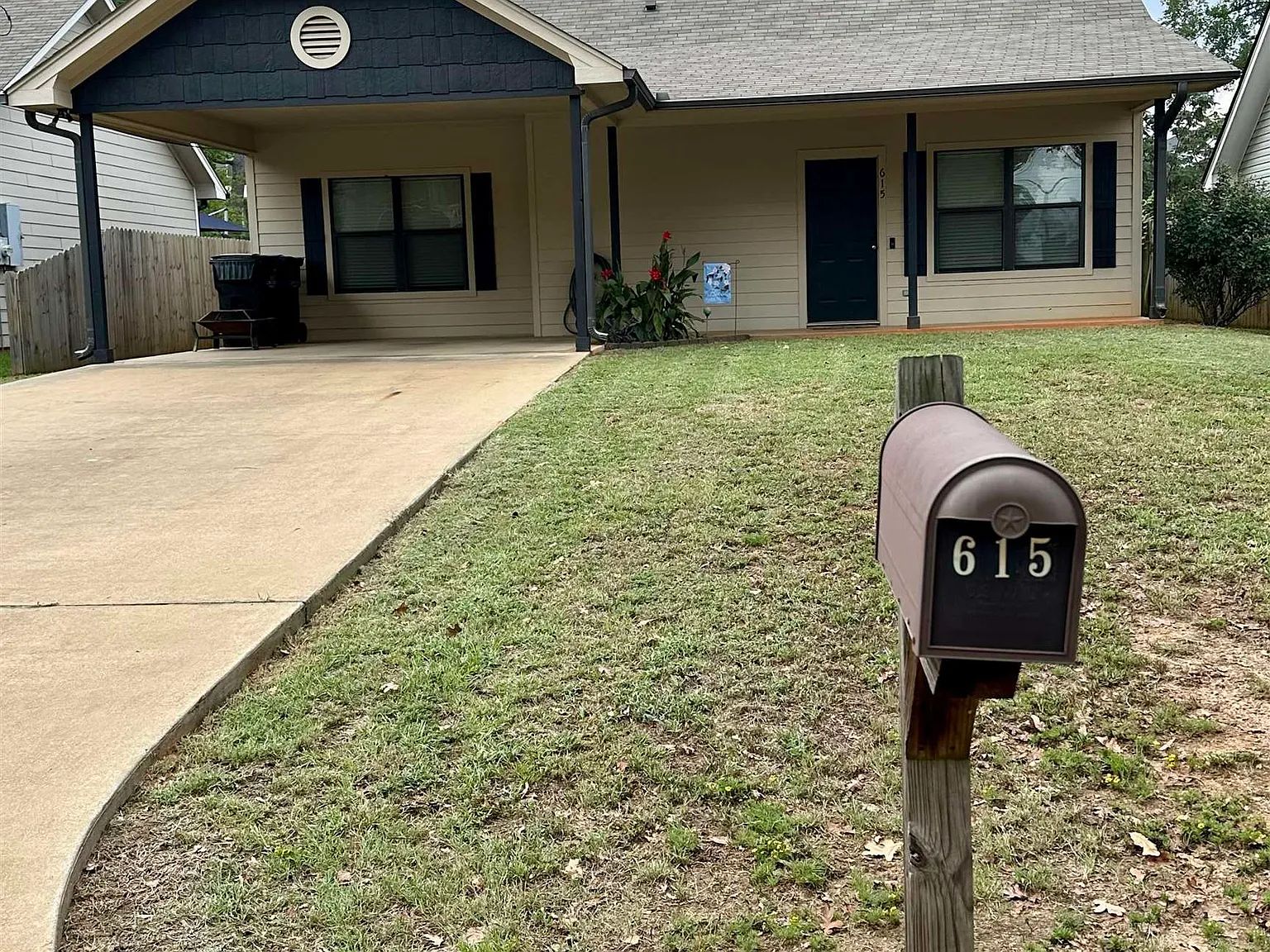 3 bed, 2.0 bath, 1087 sqft, $1,900 — Photo 1