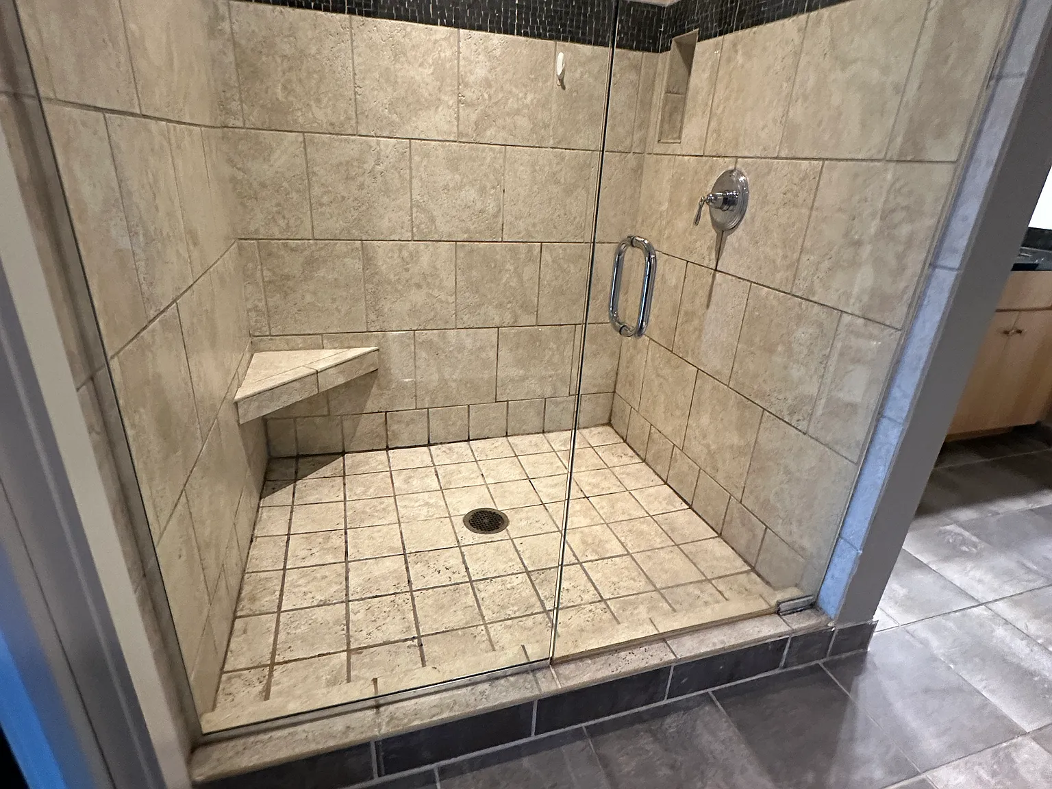 1 bed, 945 sqft, $2,300 — Photo 3
