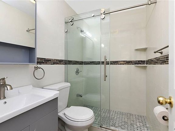 5th image of 137-22 Juniper Ave