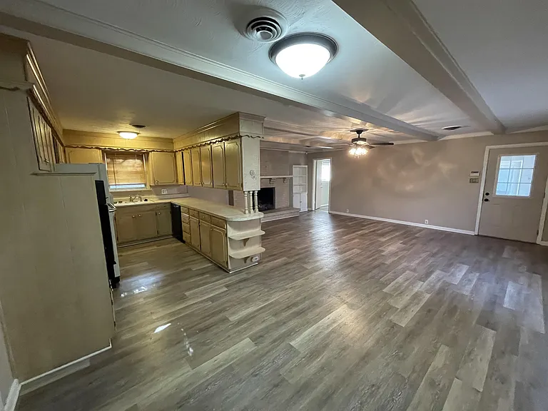 611 E University Dr #1 — Photo 6