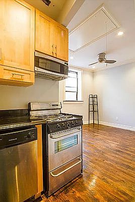4th image of 324 E 35th St #6F