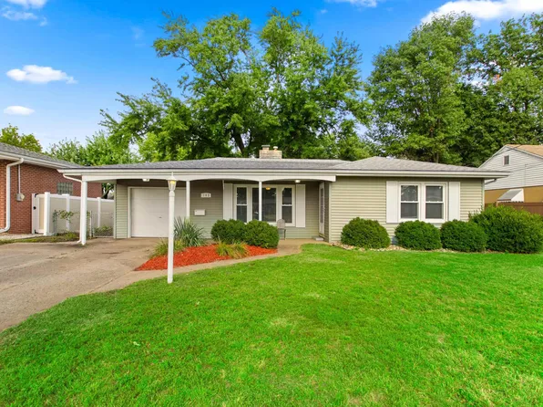 702 Arlann Dr, Pekin, IL 61554