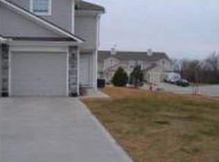 1302 NW Hidden Ridge Cir, Blue Springs, MO 64015