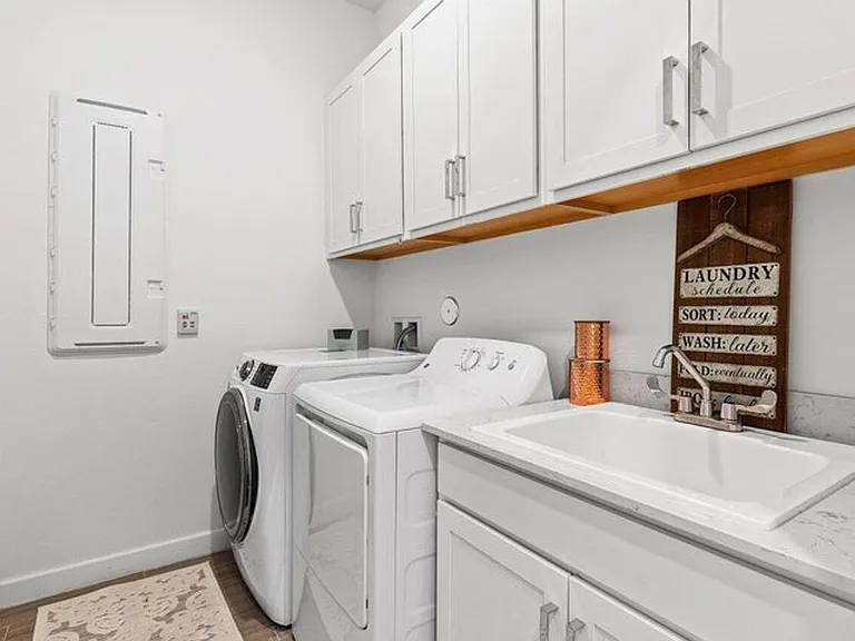 962 Castaway Ct — Photo 12