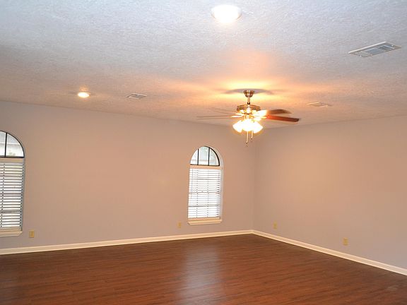 4th image of 1417 Magnolia Dr