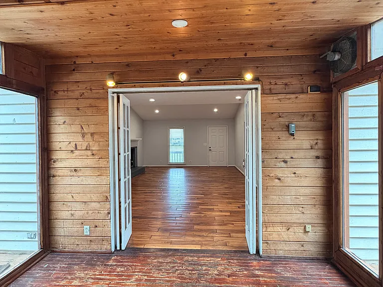 153 Rivergate Dr — Photo 6