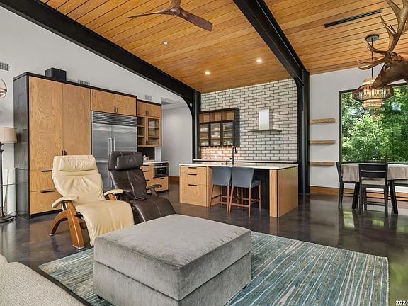 5th image of 540 WELLS LN