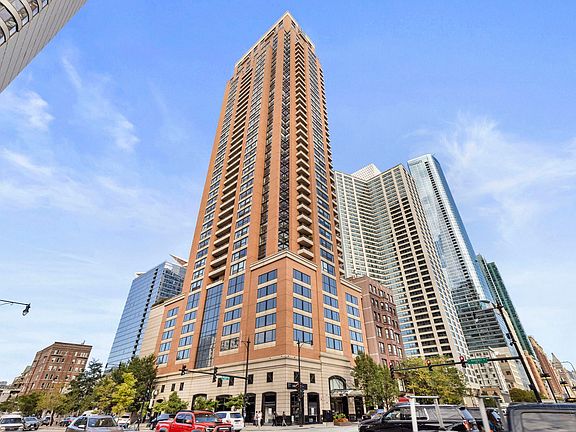 2nd image of 1160 S Michigan Ave APT 3404
