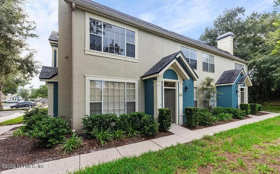 2 bed, 2.0 bath, 1229 sqft, $2,000 — Photo 1