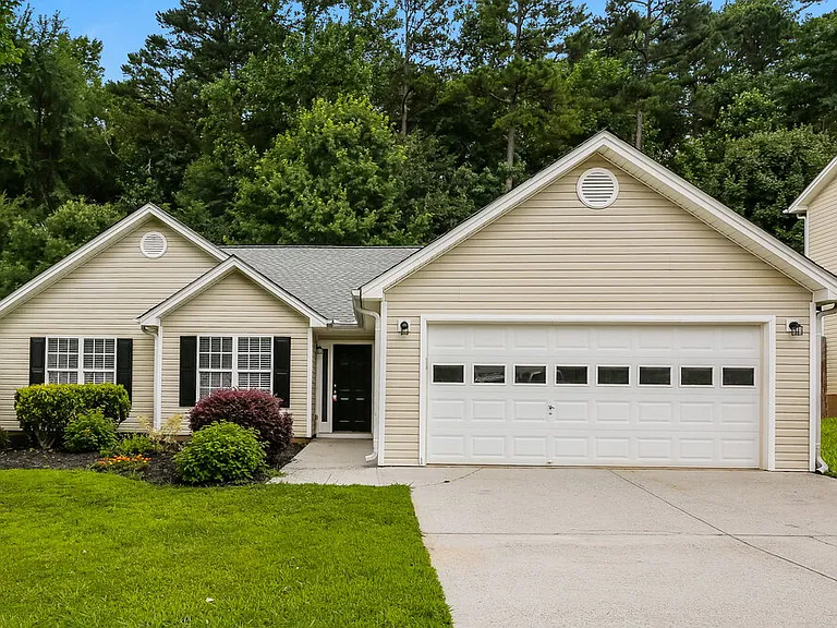 785 Ashland Park Way SE — Photo 1