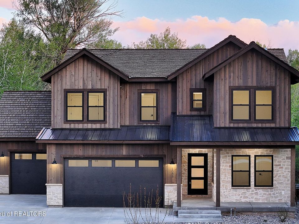 1st image of 1088 Couloir Ct