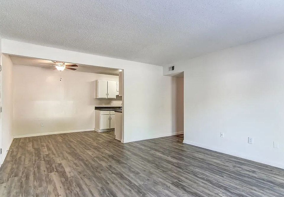 Canterbury Woods Apartment Living Room