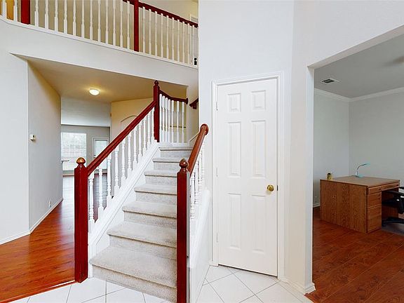 4th image of 2444 Ravenhurst Dr