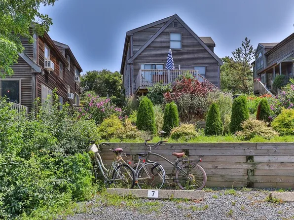 8 Old Colony Way APT 7, Provincetown, MA 02657