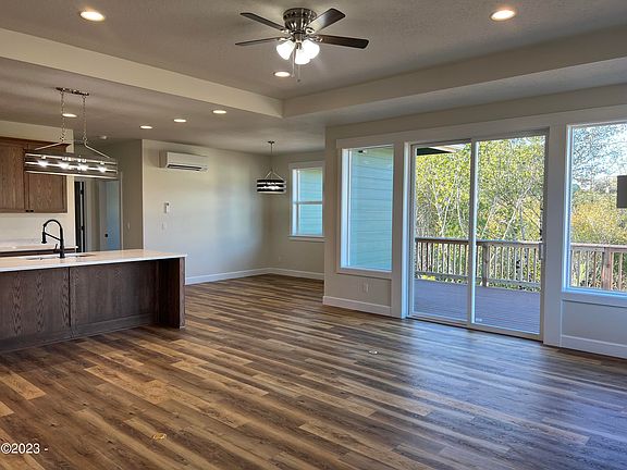 4th image of 2726 NE 55th Pl