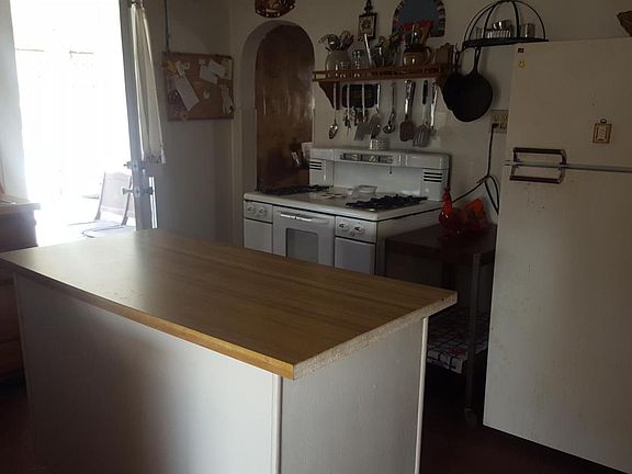 4th image of 929 Pancoast St