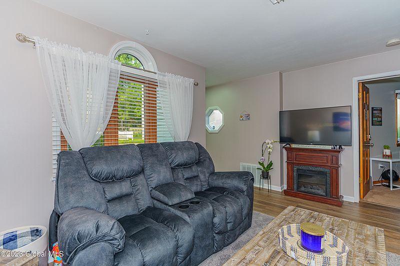 5th image of 222 S Ten Broeck Street Unit 28